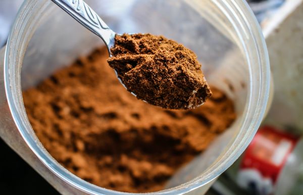 Cocoa powder chocolate contains theobromine.